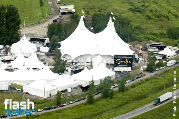 PremiÃ¨re du magnifique spectacle de Cavalia au Quartier dix-trente sous les chapiteaux - Aucune utilisation permise de cette image n\'est permise sans l\'autorisation Ã©crite du photographe - patrick@flashquebec.info