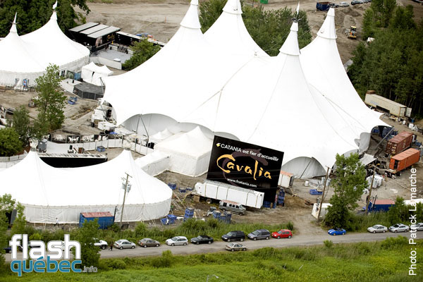 PremiÃ¨re du magnifique spectacle de Cavalia au Quartier dix-trente sous les chapiteaux - Aucune utilisation permise de cette image n\'est permise sans l\'autorisation Ã©crite du photographe - patrick@flashquebec.info