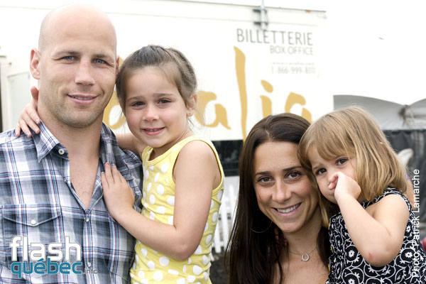 Steve BÃ©gin sa conjointe AmÃ©lie Cadrin et ses deux filles. PremiÃ¨re du magnifique spectacle de Cavalia au Quartier dix-trente sous les chapiteaux - Aucune utilisation permise de cette image n'est permise sans l'autorisation Ã©crite du photographe - patrick@flashquebec.info