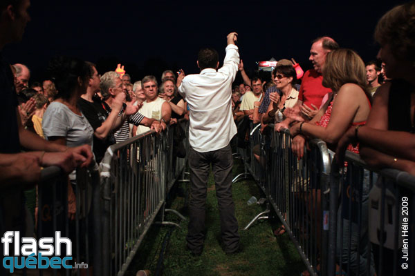 Spectacle de Jimmy James, Jim Zeller et Carl Tremblay, le 13 aout 2009, au Parc Ahuntsic de Montreal, dans le cadre du Festiblues International 2009. Utilisation quelle qu'elle soit strictement interdite sans l'accord de l'auteur spiritpictures@hotmail.fr