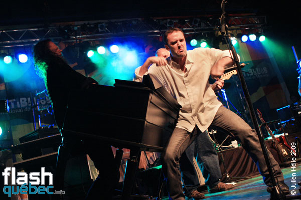 Spectacle de Jimmy James, Jim Zeller et Carl Tremblay, le 13 aout 2009, au Parc Ahuntsic de Montreal, dans le cadre du Festiblues International 2009. Utilisation quelle qu'elle soit strictement interdite sans l'accord de l'auteur spiritpictures@hotmail.fr