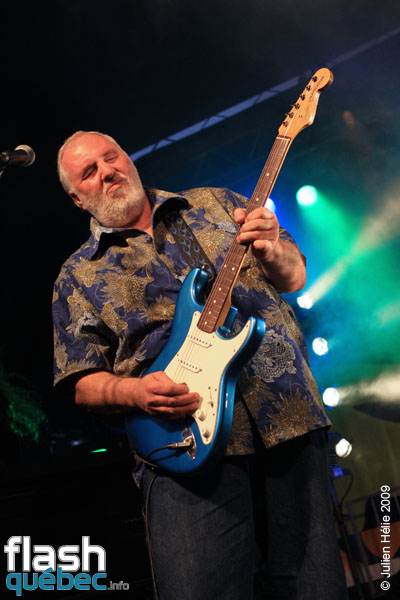 Spectacle de Jimmy James, Jim Zeller et Carl Tremblay, le 13 aout 2009, au Parc Ahuntsic de Montreal, dans le cadre du Festiblues International 2009. Utilisation quelle qu'elle soit strictement interdite sans l'accord de l'auteur spiritpictures@hotmail.fr