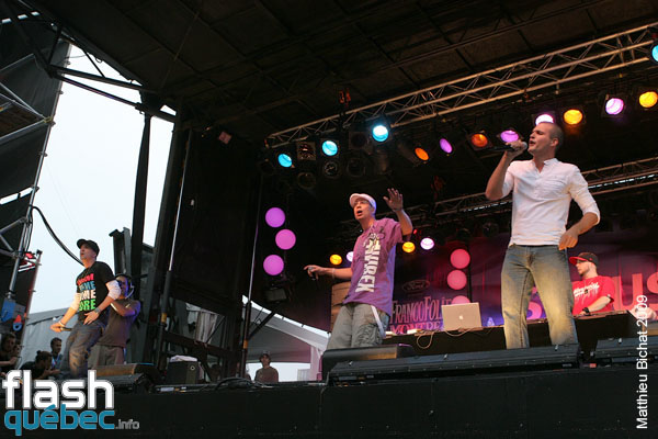 Spectacle de L'Assemblee, le 9 aout 2009, en cloture des 21emes Francofolies de Montreal. Utilisation quelle qu'elle soit strictement interdite sans l'accord de l'auteur matthieu@flashquebec.info.