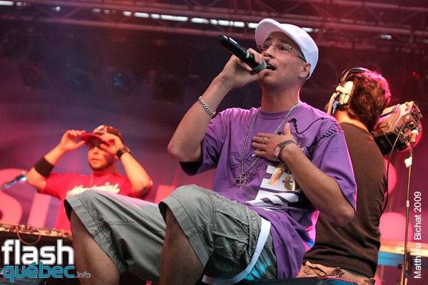 Spectacle de L'Assemblee, le 9 aout 2009, en cloture des 21emes Francofolies de Montreal. Utilisation quelle qu'elle soit strictement interdite sans l'accord de l'auteur matthieu@flashquebec.info.