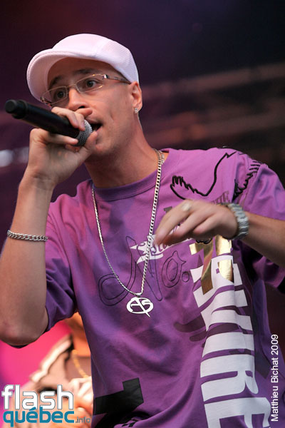 Spectacle de L'Assemblee, le 9 aout 2009, en cloture des 21emes Francofolies de Montreal. Utilisation quelle qu'elle soit strictement interdite sans l'accord de l'auteur matthieu@flashquebec.info.