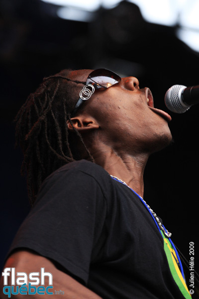 Spectacle de la formation Wes'li (Haiti / Qc) dans le cadre du Festival International des Nuits d'Afrique de MontrÃ©al, le 25 juillet 2009 Place Ãmilie-Gamelin. Utilisation quelle qu'elle soit strictement interdite sans l'accord de l'auteur spiritpictures@hotmail.fr.