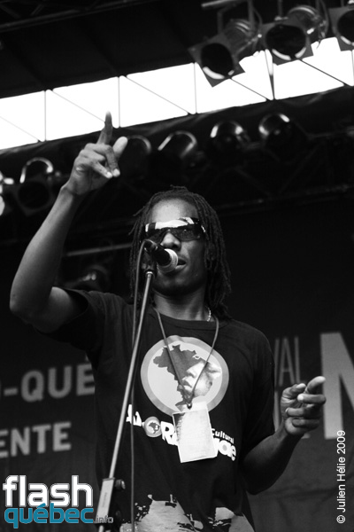 Spectacle de la formation Wes'li (Haiti / Qc) dans le cadre du Festival International des Nuits d'Afrique de MontrÃ©al, le 25 juillet 2009 Place Ãmilie-Gamelin. Utilisation quelle qu'elle soit strictement interdite sans l'accord de l'auteur spiritpictures@hotmail.fr.