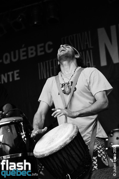 Spectacle de la formation Wes'li (Haiti / Qc) dans le cadre du Festival International des Nuits d'Afrique de MontrÃ©al, le 25 juillet 2009 Place Ãmilie-Gamelin. Utilisation quelle qu'elle soit strictement interdite sans l'accord de l'auteur spiritpictures@hotmail.fr.