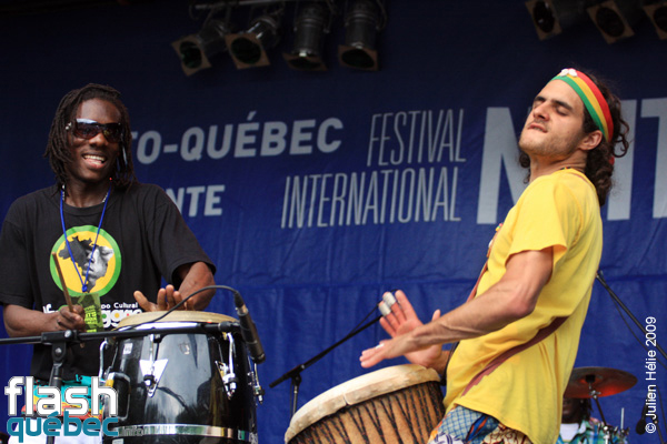 Spectacle de la formation Wes'li (Haiti / Qc) dans le cadre du Festival International des Nuits d'Afrique de MontrÃ©al, le 25 juillet 2009 Place Ãmilie-Gamelin. Utilisation quelle qu'elle soit strictement interdite sans l'accord de l'auteur spiritpictures@hotmail.fr.