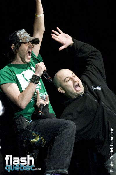 Yan Perreau et ses amis les etoiles avec Loco Locass, Samian, Ariane Moffatt et Bernard Adamus, le 14 juin 2010 dans le cadre des Francofolies.  Aucune utilisation permise sans l'autorisation ecrite du photographe Patrick@flashquebec.info