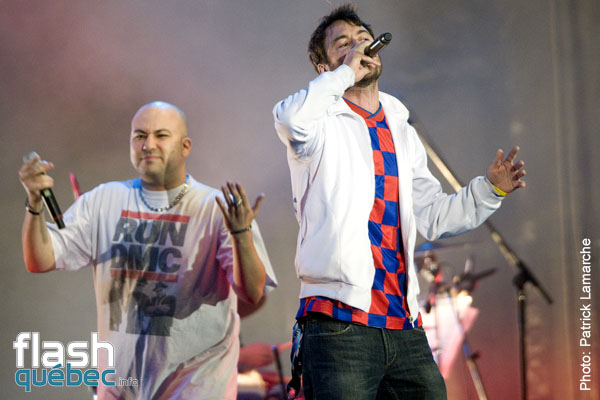 Yan Perreau et ses amis les etoiles avec Loco Locass, Samian, Ariane Moffatt et Bernard Adamus, le 14 juin 2010 dans le cadre des Francofolies.  Aucune utilisation permise sans l'autorisation ecrite du photographe Patrick@flashquebec.info