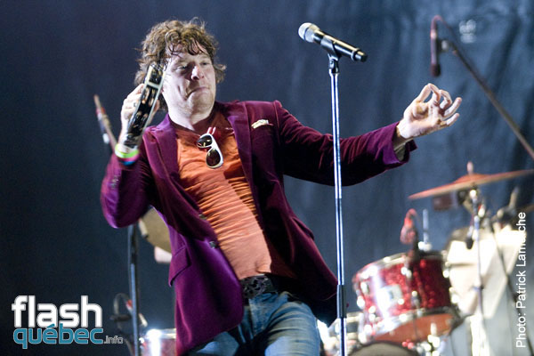 Yan Perreau et ses amis les etoiles avec Loco Locass, Samian, Ariane Moffatt et Bernard Adamus, le 14 juin 2010 dans le cadre des Francofolies.  Aucune utilisation permise sans l'autorisation ecrite du photographe Patrick@flashquebec.info