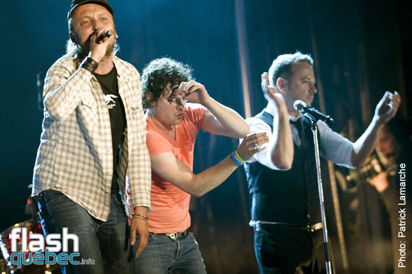 Yan Perreau et ses amis les etoiles avec Loco Locass, Samian, Ariane Moffatt et Bernard Adamus, le 14 juin 2010 dans le cadre des Francofolies.  Aucune utilisation permise sans l'autorisation ecrite du photographe Patrick@flashquebec.info