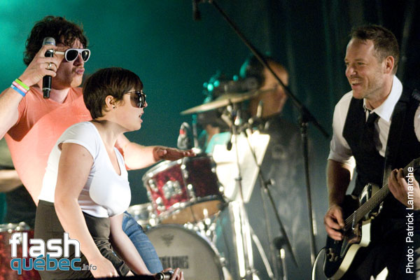 Yan Perreau et ses amis les etoiles avec Loco Locass, Samian, Ariane Moffatt et Bernard Adamus, le 14 juin 2010 dans le cadre des Francofolies.  Aucune utilisation permise sans l'autorisation ecrite du photographe Patrick@flashquebec.info