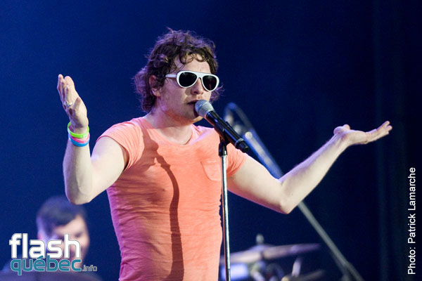 Yan Perreau et ses amis les etoiles avec Loco Locass, Samian, Ariane Moffatt et Bernard Adamus, le 14 juin 2010 dans le cadre des Francofolies.  Aucune utilisation permise sans l'autorisation ecrite du photographe Patrick@flashquebec.info