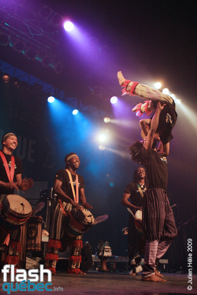 Spectacle de Aboulaye Kone & BoloKan Percussion (Cote d'Ivoire / Qc) dans le cadre du Festival International des Nuits d'Afrique de Montreal, le 26 Juillet 2009 sur la Place Emilie-Gamelin. Utilisation quelle qu'elle soit strictement interdite sans l'accord de l'auteur spiritpictures@hotmail.fr.