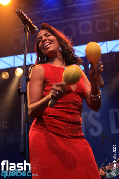 Spectacle de la formation Anacaona (Cuba) dans le cadre du Festival International des Nuits d'Afrique de MontrÃ©al, le 25 juillet 2009 Place Ãmilie-Gamelin.