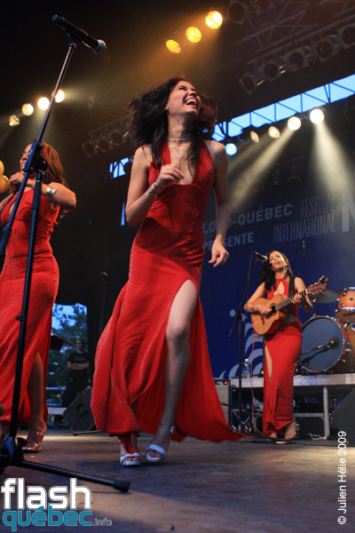 Spectacle de la formation Anacaona (Cuba) dans le cadre du Festival International des Nuits d'Afrique de MontrÃ©al, le 25 juillet 2009 Place Ãmilie-Gamelin.