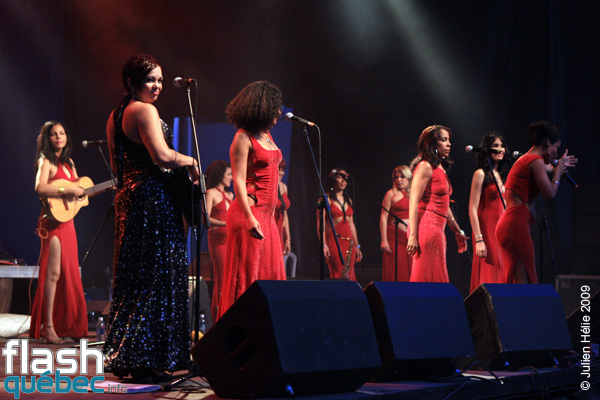 Spectacle de la formation Anacaona (Cuba) dans le cadre du Festival International des Nuits d'Afrique de MontrÃ©al, le 25 juillet 2009 Place Ãmilie-Gamelin.