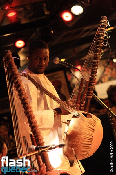 Spectacle de la formation  Balla Tounkara (Mali) dans le cadre du Festival International des Nuits d'Afrique de Montreal, le 15 Juillet au Club Balattou.