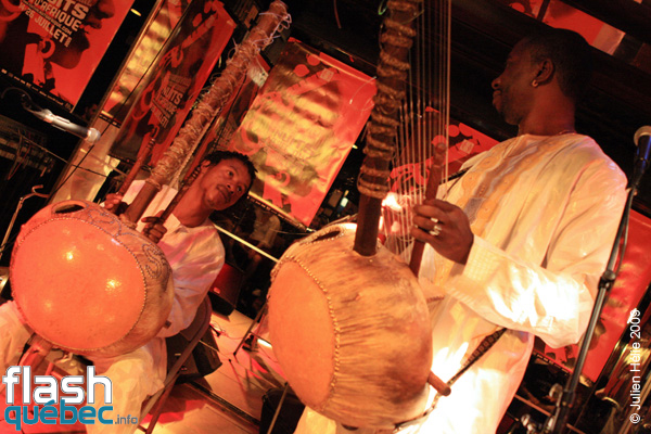 Spectacle de la formation  Balla Tounkara (Mali) dans le cadre du Festival International des Nuits d'Afrique de Montreal, le 15 Juillet au Club Balattou.