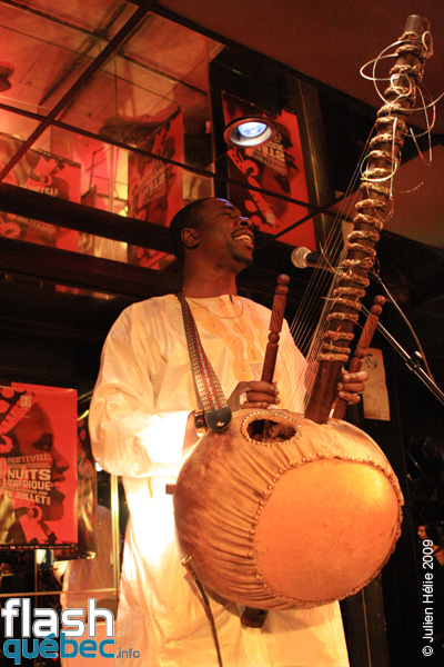 Spectacle de la formation  Balla Tounkara (Mali) dans le cadre du Festival International des Nuits d'Afrique de Montreal, le 15 Juillet au Club Balattou.