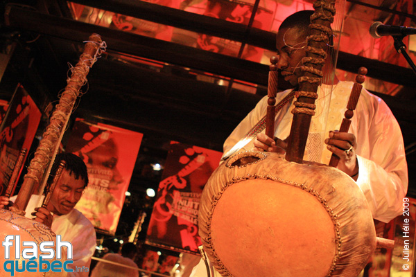 Spectacle de la formation  Balla Tounkara (Mali) dans le cadre du Festival International des Nuits d'Afrique de Montreal, le 15 Juillet au Club Balattou.