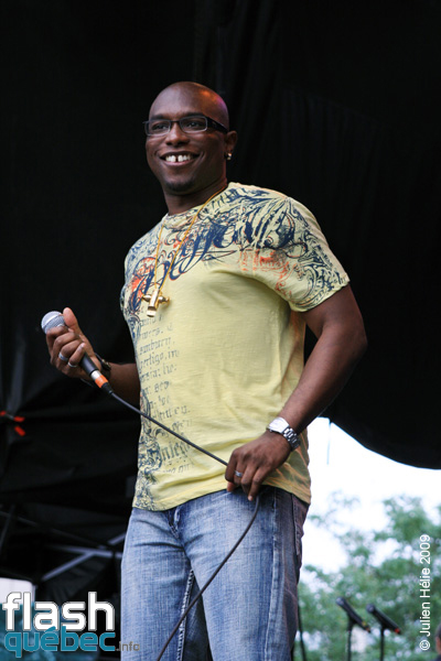 Spectacle de la formation  Doody le Tigre (Afrique / Antilles / Qc) dans le cadre du Festival International des Nuits d'Afrique de Montreal, le 26 Juillet 2009 Place Emilie-Gamelin. Utilisation quelle qu'elle soit strictement interdite sans l'accord de l'auteur spiritpictures@hotmail.fr.
