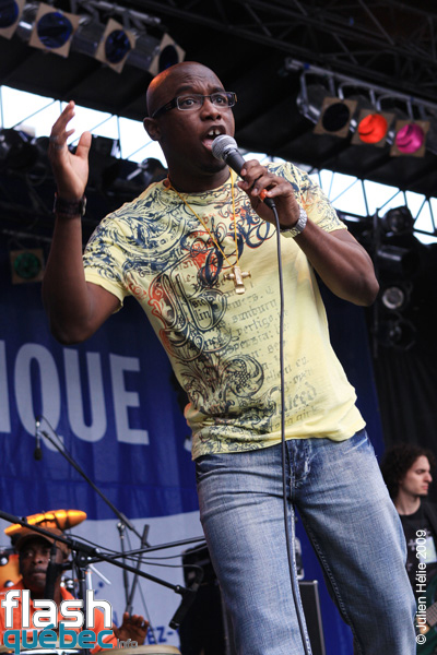 Spectacle de la formation  Doody le Tigre (Afrique / Antilles / Qc) dans le cadre du Festival International des Nuits d'Afrique de Montreal, le 26 Juillet 2009 Place Emilie-Gamelin. Utilisation quelle qu'elle soit strictement interdite sans l'accord de l'auteur spiritpictures@hotmail.fr.