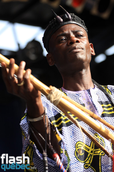 Spectacle de la formation Madou Diarra (Mali / Qc) dans le cadre du Festival International des Nuits d'Afrique de MontrÃ©al, le 24 juillet 2009 Place Ãmilie-Gamelin. Utilisation quelle qu'elle soit strictement interdite sans l'accord de l'auteur spiritpictures@hotmail.fr.