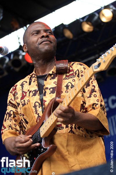 Spectacle de la formation Manu Atna Njock - Zekuhl (Cameroun / Qc) dans le cadre du Festival International des Nuits d'Afrique de MontrÃ©al, le 23 juillet 2009 Place Ãmilie-Gamelin. Utilisation quelle qu'elle soit strictement interdite sans l'accord de l'auteur spiritpictures@hotmail.fr.