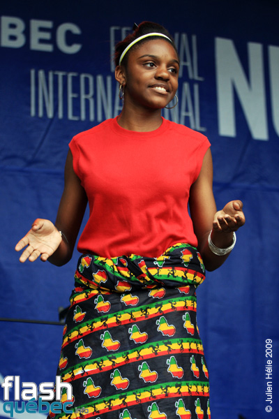 Spectacle de la formation Manu Atna Njock - Zekuhl (Cameroun / Qc) dans le cadre du Festival International des Nuits d'Afrique de MontrÃ©al, le 23 juillet 2009 Place Ãmilie-Gamelin. Utilisation quelle qu'elle soit strictement interdite sans l'accord de l'auteur spiritpictures@hotmail.fr.