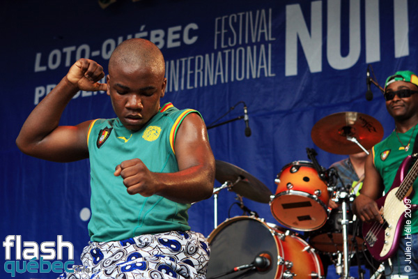 Spectacle de la formation Manu Atna Njock - Zekuhl (Cameroun / Qc) dans le cadre du Festival International des Nuits d'Afrique de MontrÃ©al, le 23 juillet 2009 Place Ãmilie-Gamelin. Utilisation quelle qu'elle soit strictement interdite sans l'accord de l'auteur spiritpictures@hotmail.fr.