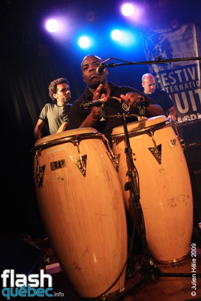 Spectacle de la formation Novalima (PÃ©rou) dans le cadre du Festival International des Nuits d'Afrique de MontrÃ©al, le 21 Juillet au Lion d'or. Utilisation quelle qu'elle soit strictement interdite sans l'accord de l'auteur spiritpictures@hotmail.fr.