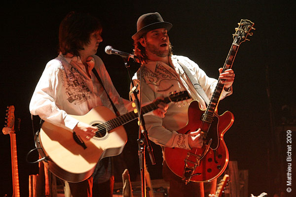 Sebatien Plante et Jean-Seb Chouinard (Les Respectables). Premiere de la tournee QUAND LE COUNTRY DIT BONJOUR au Theatre St Denis de Montreal, le 5 mars 2009.