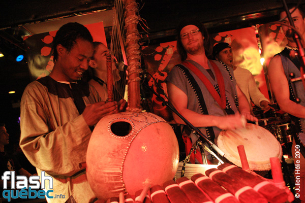 Spectacle de la formation TaafÃ© Fanga (Afrique de l'Ouest / Qc) et Habana CafÃ© (Cuba) dans le cadre du Festival International des Nuits d'Afrique de MontrÃ©al, le 19 Juillet au Club Balattou.
