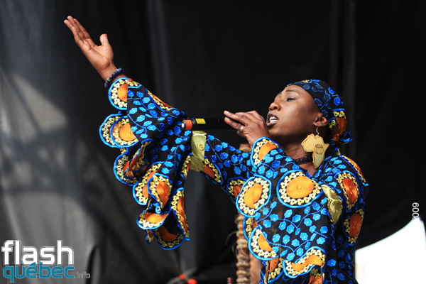 Spectacle de la formation Tapa Diara (Mali) dans le cadre du Festival International des Nuits d'Afrique de MontrÃ©al, le 23 juillet 2009 Place Ãmilie-Gamelin.