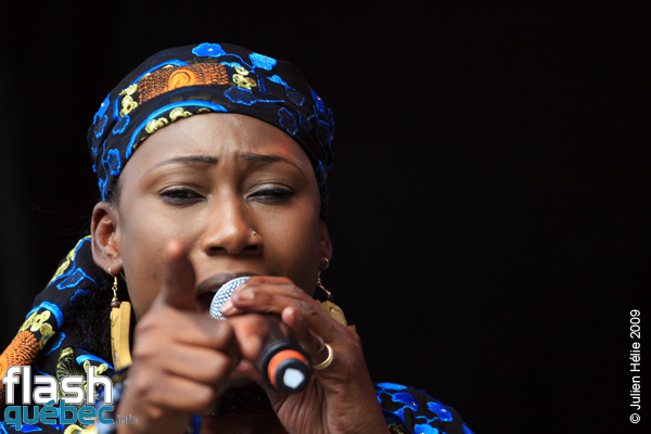 Spectacle de la formation Tapa Diara (Mali) dans le cadre du Festival International des Nuits d'Afrique de MontrÃ©al, le 23 juillet 2009 Place Ãmilie-Gamelin.