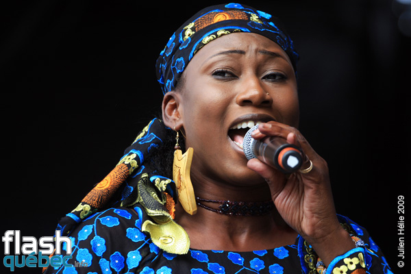 Spectacle de la formation Tapa Diara (Mali) dans le cadre du Festival International des Nuits d'Afrique de MontrÃ©al, le 23 juillet 2009 Place Ãmilie-Gamelin.