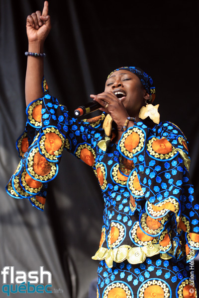 Spectacle de la formation Tapa Diara (Mali) dans le cadre du Festival International des Nuits d'Afrique de MontrÃ©al, le 23 juillet 2009 Place Ãmilie-Gamelin.