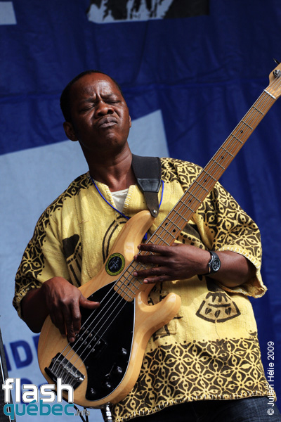Spectacle de la formation Tapa Diara (Mali) dans le cadre du Festival International des Nuits d'Afrique de MontrÃ©al, le 23 juillet 2009 Place Ãmilie-Gamelin.