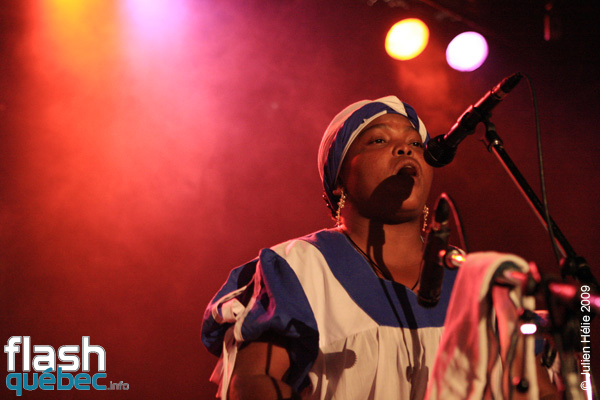 Spectacle de la formation Umalali (BÃ©lize) dans le cadre du Festival International des Nuits d'Afrique de MontrÃ©al, le 15 Juillet au Kola Note.

Le projet Umalali, des chants traditionnels de femmes Garifuna ponctuÃ©s de touches de jazz, de funk, de rock et de blues, rÃ©vÃ¨le le quotidien de ce peuple minoritaire prÃ©sent au BÃ©lize, au Guatemala et au Honduras.