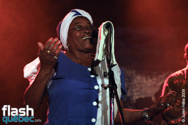 Spectacle de la formation Umalali (BÃ©lize) dans le cadre du Festival International des Nuits d'Afrique de MontrÃ©al, le 15 Juillet au Kola Note.

Le projet Umalali, des chants traditionnels de femmes Garifuna ponctuÃ©s de touches de jazz, de funk, de rock et de blues, rÃ©vÃ¨le le quotidien de ce peuple minoritaire prÃ©sent au BÃ©lize, au Guatemala et au Honduras.