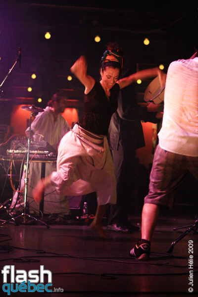 Spectacle de la formation Watcha Clan dans le cadre du Festival International des Nuits d\'Afrique de MontrÃ©al, le 19 Juillet au Kola Note.