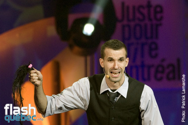 Olivier Martineau (gagnant de en route vers mon premier gala) Gala Juste pour rire animÃ© par FranÃ§ois Morency - Festival juste pour Rire 2010 - ThÃ©atre St-Denis - 9 juillet 2010 - Utilisation quelle qu\'elle soit strictement interdite sans l\'accord Ã©crite de l\'auteur - patrick@flashquebec.info