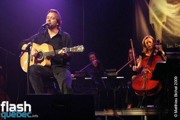 Lancement de l'Album -Un toi dans ma tete- de Luc De Larochelliere, a l'Espace Dell'Arte de Montreal, le 26 aout 2009. Utilisation quelle qu'elle soit strictement interdite sans l'accord de l'auteur matthieu@flashquebec.info.