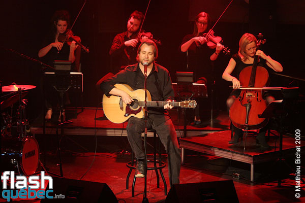 Lancement de l'Album -Un toi dans ma tete- de Luc De Larochelliere, a l'Espace Dell'Arte de Montreal, le 26 aout 2009. Utilisation quelle qu'elle soit strictement interdite sans l'accord de l'auteur matthieu@flashquebec.info.