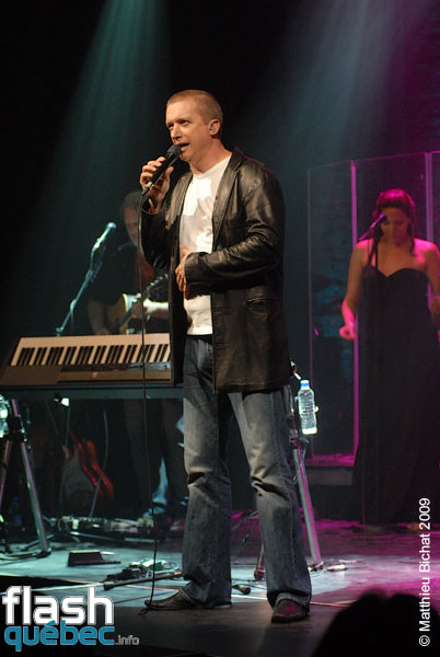 Lancement de l'album FAN de Dan Bigras, a l'Astral de Montreal, le 21 septembre 2009. Utilisation quelle qu'elle soit strictement interdite sans l'accord de l'auteur matthieu@flashquebec.info.