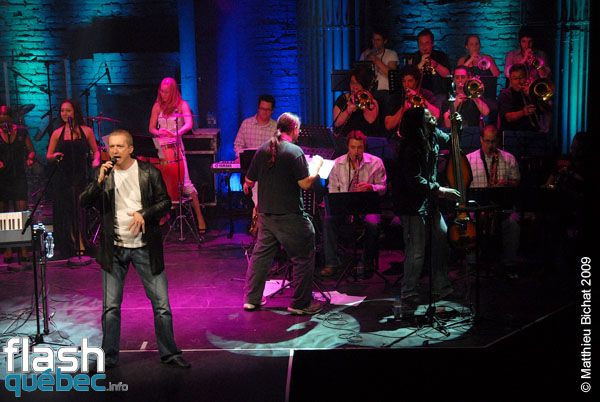 Lancement de l'album FAN de Dan Bigras, a l'Astral de Montreal, le 21 septembre 2009. Utilisation quelle qu'elle soit strictement interdite sans l'accord de l'auteur matthieu@flashquebec.info.