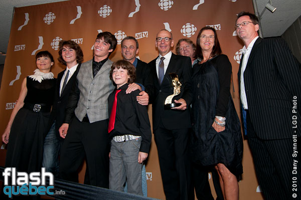 L'equipe de l'Ã©mission Les Parents lors du 25e Gala des prix Gemeaux au Theatre Maisonneuve de la Place des Arts le 19 septembre 2010. L'utilisation ou la reproduction de cette image est interdite sans l'autorisation du photographe : photo@lgdphoto.com